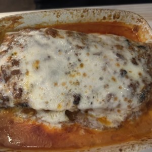 Lasagna de carne salsa roja