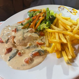 Suprema de pollo con espinaca