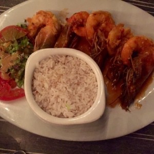 langostinos al ajillo con arroz con coco