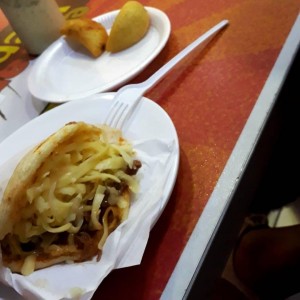 carne mechada con queso amarillo 
