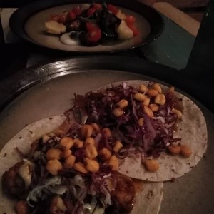 pulpo a la brasa y tacos...