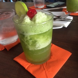 Limonada frappe con hierbabuena