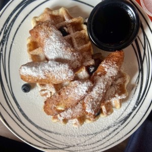 Waffles con pollo