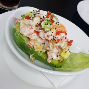 aguacate relleno de camarones