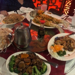 mei fun de pollo,pescado racimo de uvas,carne con brocoli, arroz frito