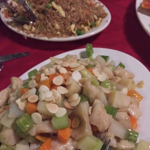 gallina con almendra y vegetales