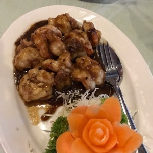 langostinos en salsa de frijoles