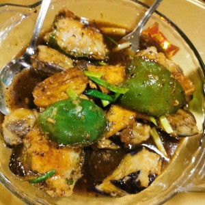 Tres delicias (aji, tofu y berenjena rellena de pescado molido)
