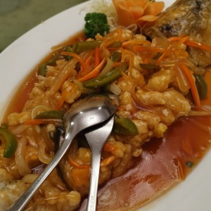 Pescado en racimo de uvas