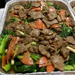 Carne con hojas de mostaza