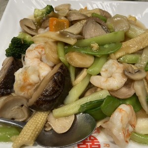 Camarones con vegetales 