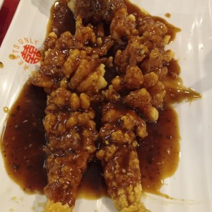 pescado a la uva en salsa de frijoles