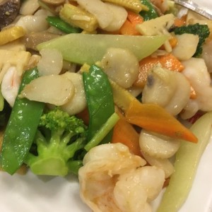 langostinos sofrito con vegetales