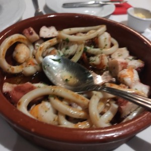 Cazuela de mariscos.
