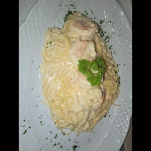 Spaghetti con Salsa Roja de Langostinos y Almejas