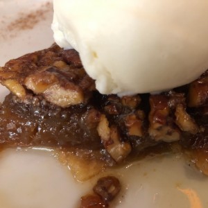 Postre de nuexes pecan y Helado