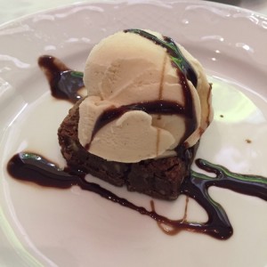 brownie con helado