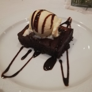 Brownie con helado