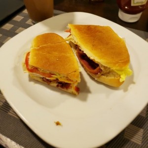 emparedado de Tocino y Huevo