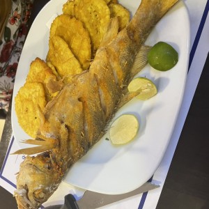 Pescao frito con patacones