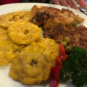 Pollo a la plancha con Patacones