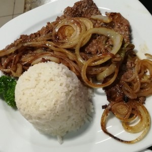 Bistec encebollado c/arroz