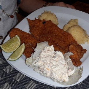 Corvina apanada con pure