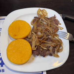 Bistec de Carne Con Tortillas