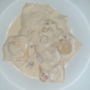 Raviolis de carne a la carbonara