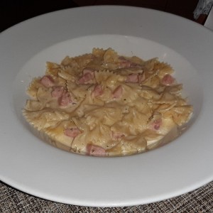 Fargale en salsa Alfredo con jamon