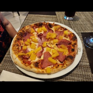 PIZZA HAWAIANA