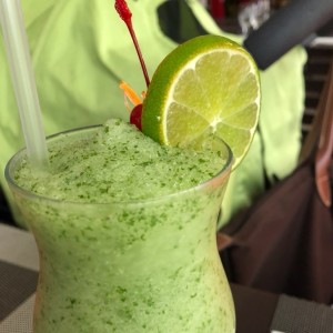 Limonada con hierba buena