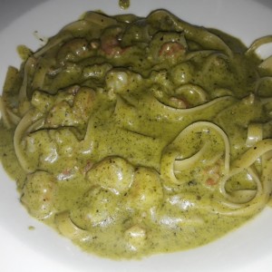 Pasta Trizino (pesto con camerones)