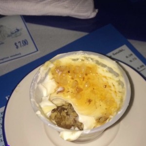 yogurt griego con miel y nueces