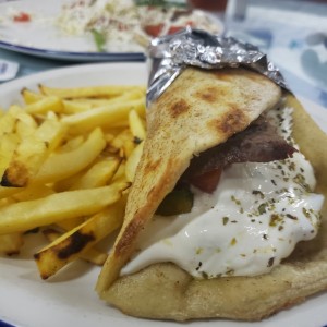 Giro Kefta y papas asadas
