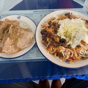 Ladopsomo con pollo y satsiki