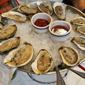 plato de ostras combinadas