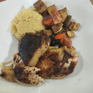 Pollo con quinoa y vegetales