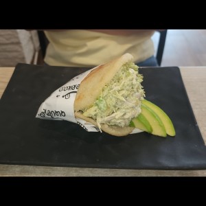 Arepas - Arepa reina Pepiada