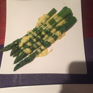 Esparragos con Espuma de Mantequilla y Ajo