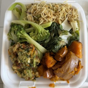 Brocoli, zapallo fideos y vegetales fritos