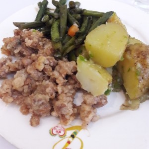 soja agridulce, patata al ajo y habichuelas