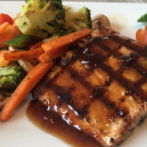 asian salmon , salsa de maracuya y gengibre