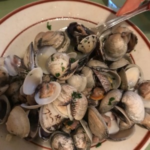 almejas al ajillo
