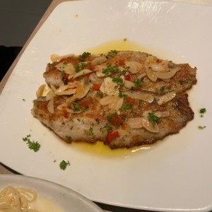 Mariscos - Corvina al Ajillo
