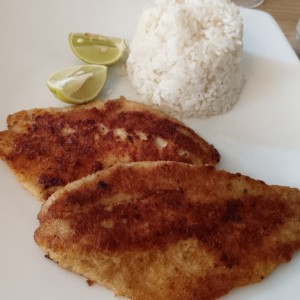 Mariscos - Corvina al Ajillo, salsa aparte