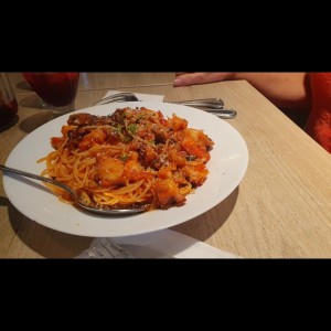 spaguertini con mariscos en salsa pomodoro