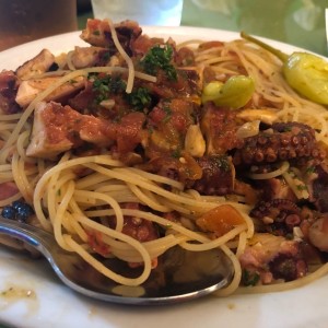 especial pulpo, tomate, oleo y peperonchini