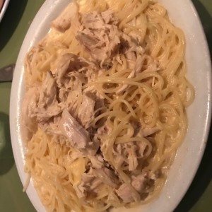Spaghettini alfredo con pollo
