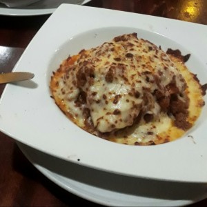 Lasagna a la bolognesa gratinada